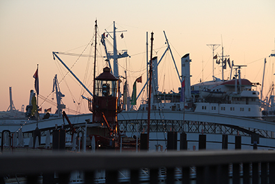 Feuerwehrschiff im Hamburger Hafen